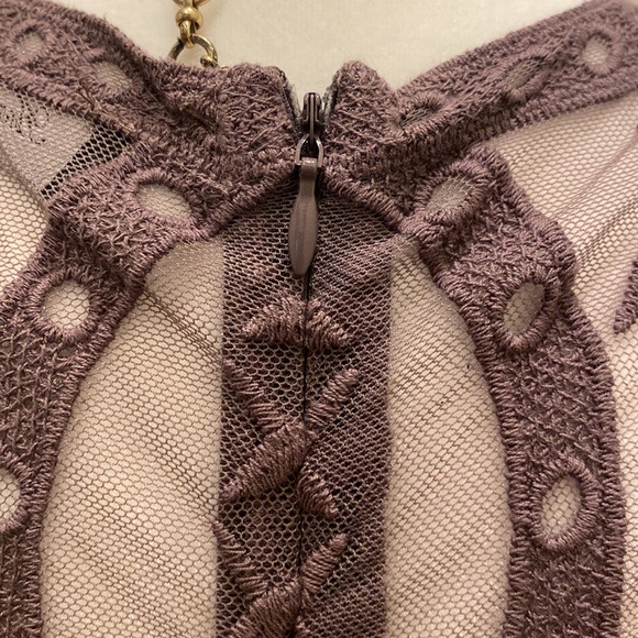 Deep V Floral Lace Romper - Picture 5 of 10